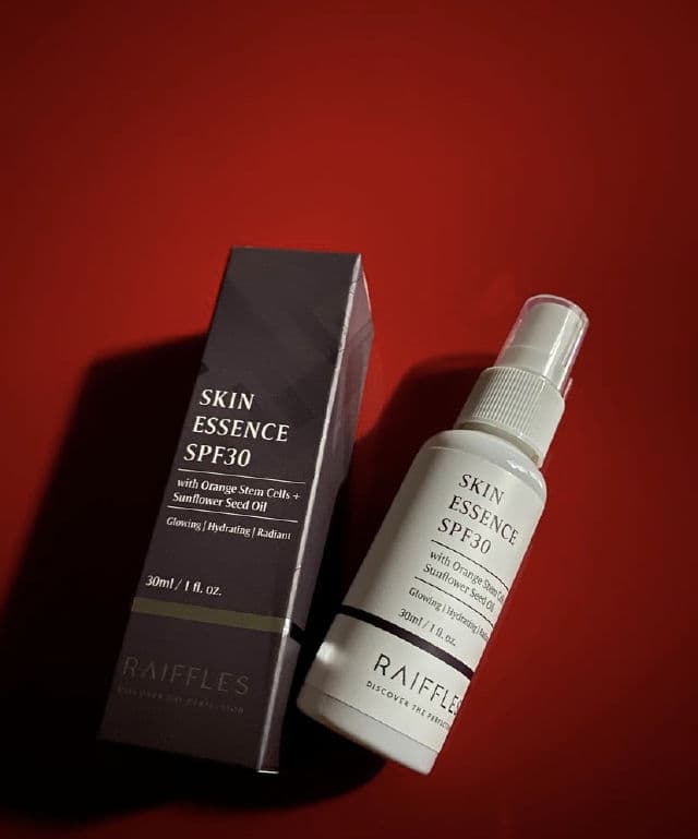 Raiffles Skin Essence SPF30	 review photo by nesaaa