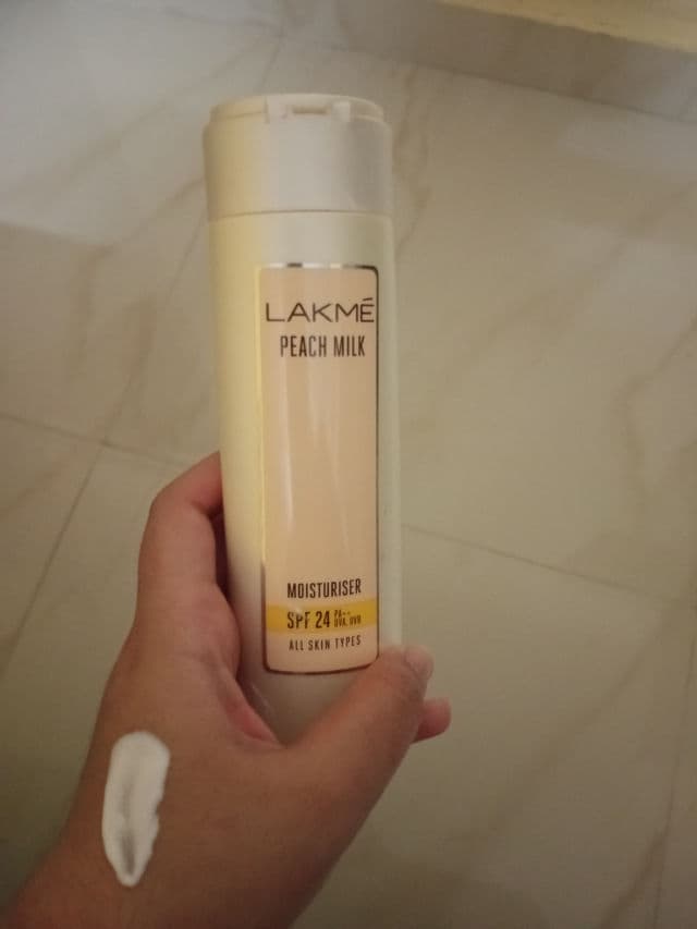 Lakmé Peach Milk Moisturizer review photo by nidhika