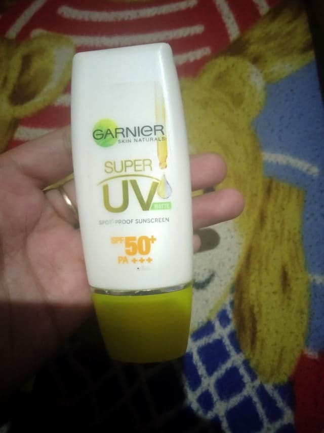 Garnier Skin Naturals Light Super UV SPF50 review photo by nikennuras