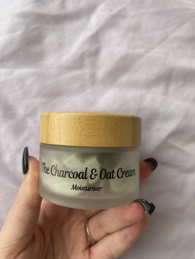 Zoe Bee Charcoal & Oat Moisturiser review photo by nimiii