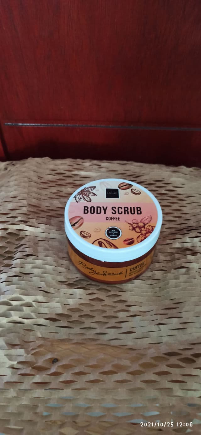 Scarlett Whitening Body Scrub Coffee review photo by nitaboniet