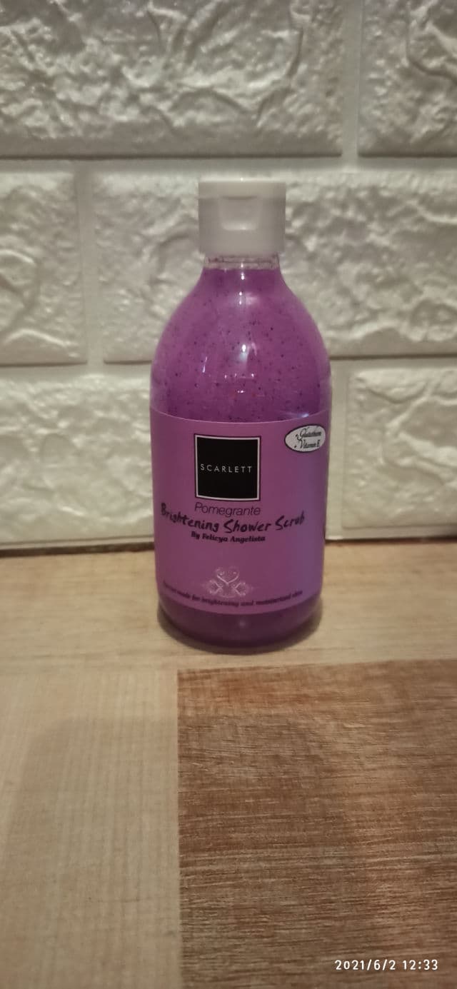 Scarlett Whitening Brightening Shower Scrub Pomegranate  review photo by nitaboniet
