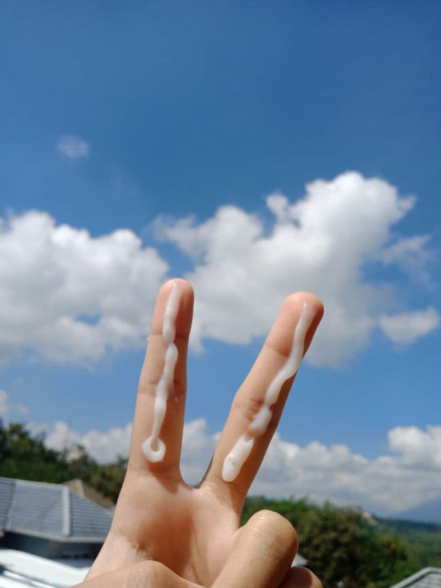 Azarine Hydrasoothe Sunscreen Gel SPF45+++ review photo by novikaglorysiregar