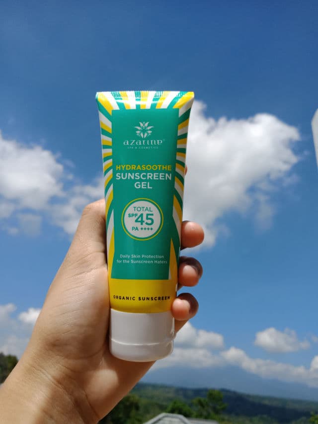 Azarine Hydrasoothe Sunscreen Gel SPF45+++ review photo by novikaglorysiregar