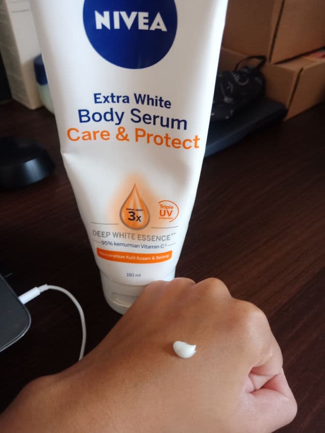 Nivea Extra White Body Serum Care & Protect review photo by novikaglorysiregar