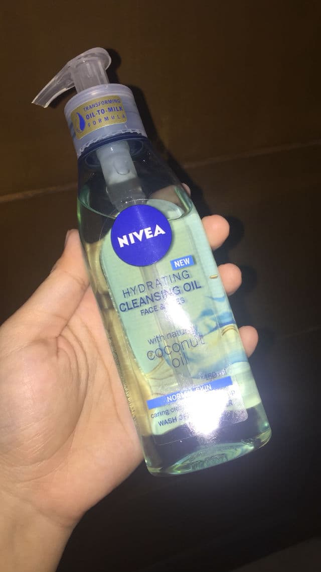 Nivea Hydrating Cleansing Oil review photo by novitanindia
