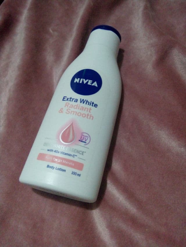 Nivea Extra White Radiant & Smooth Lotion review photo by novyalifta