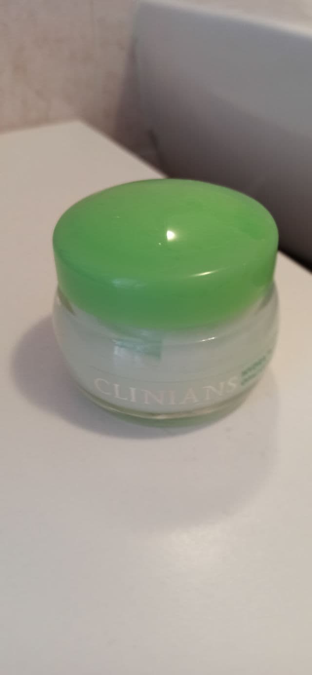 Clinians Mattifying Gel Cream - Combination to Oily Skin review photo by pickyje