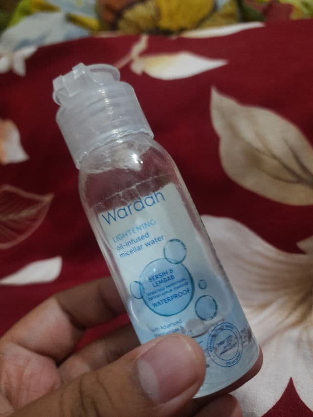 Wardah Lightening Oil-Infused Micellar Water review photo by pratiwirulinny