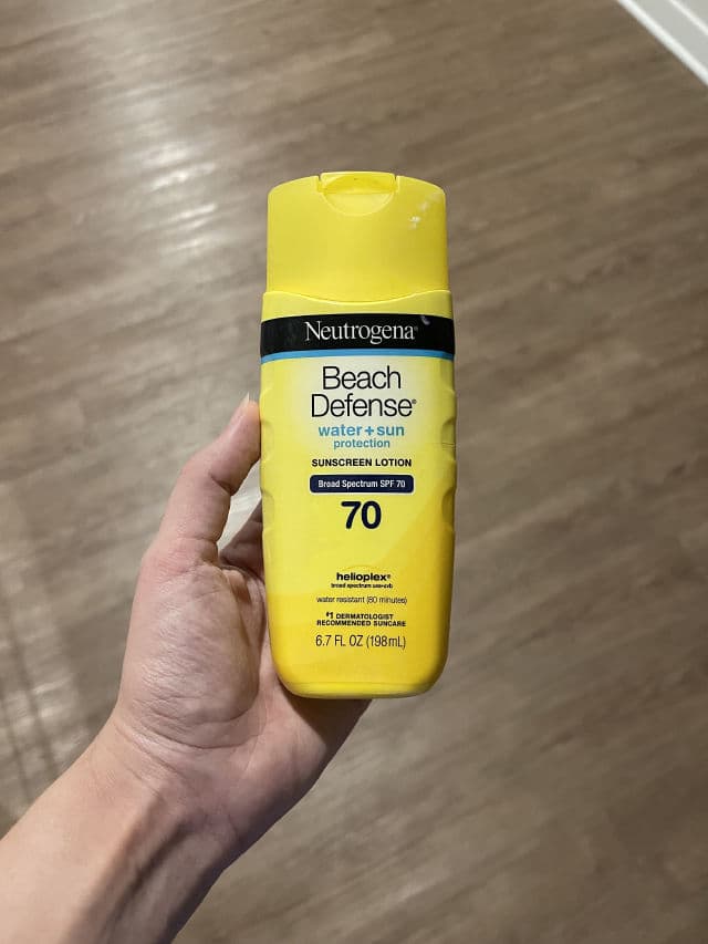 Neutrogena Beach Defense Sunscreen Lotion Broad Spectrum SPF 70 review photo by primavera