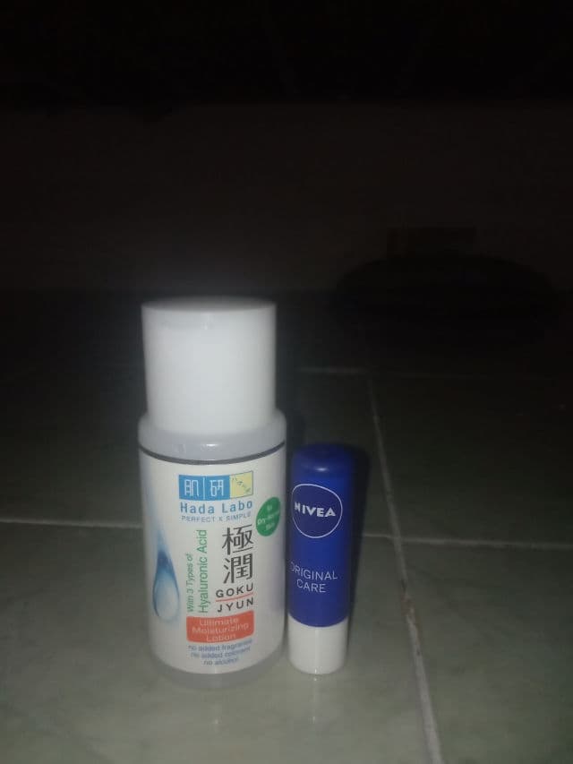 Nivea Lip Essential Care review photo by puwul