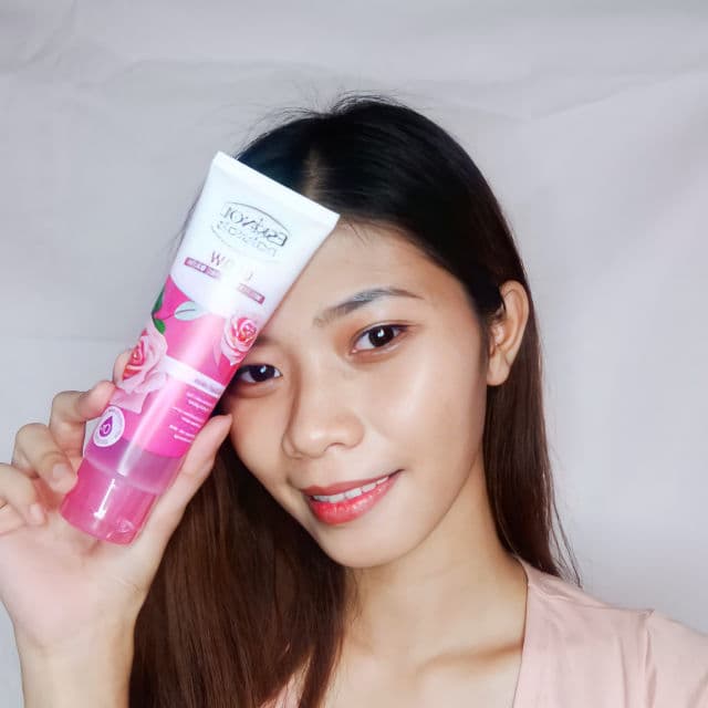 Eskinol Naturals Micellar Facial Wash Glow with Natural Rose Extracts review photo by queenelletome