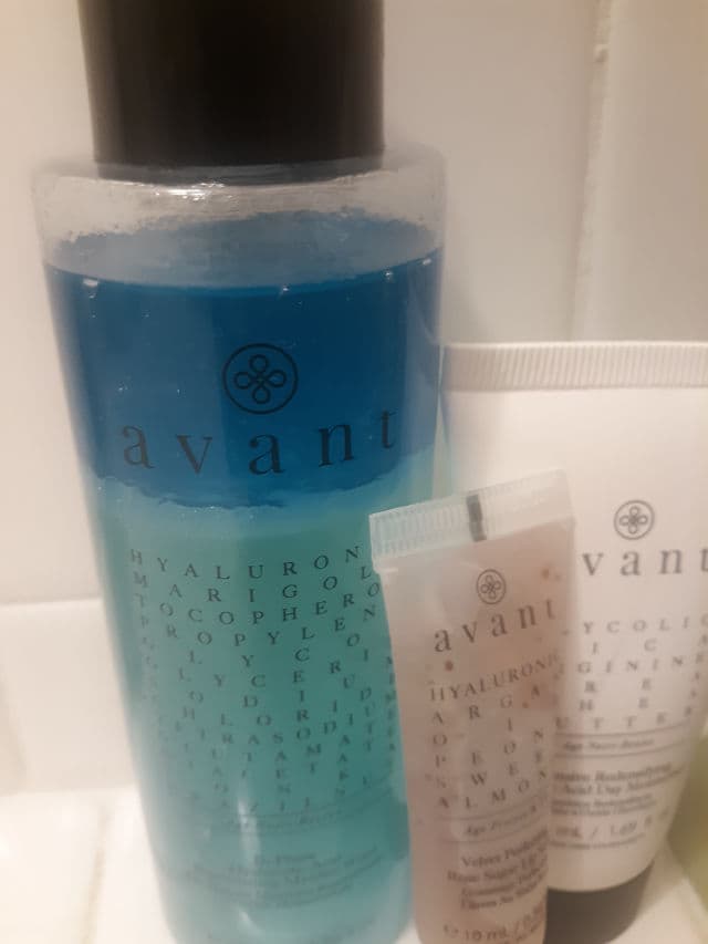 Avant Skincare Bi-Phase Hyaluronic Acid Rejuvenating Micellar Water review photo by redlaundrybeauty 