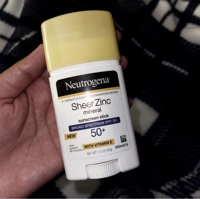 Neutrogena Sheer Zinc Mineral Sunscreen Stick Broad Spectrum SPF 50+ review photo by risy
