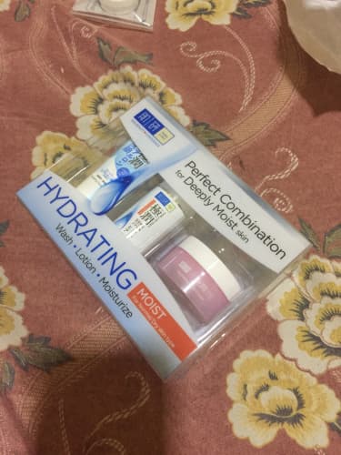 Hada Labo Hydrating Light Cream review photo by ronitazzi