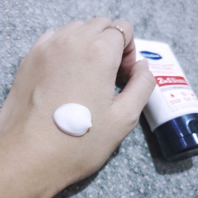 Vaseline Intensive Care Hand Cream + Anti Bac 2 In 1 review photo by sapphirelf