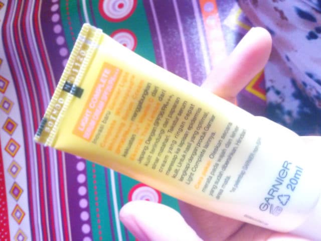 Garnier Light Complete White Speed 12H Shine-Free Whitening Serum Cream review photo by sarahnurazizah
