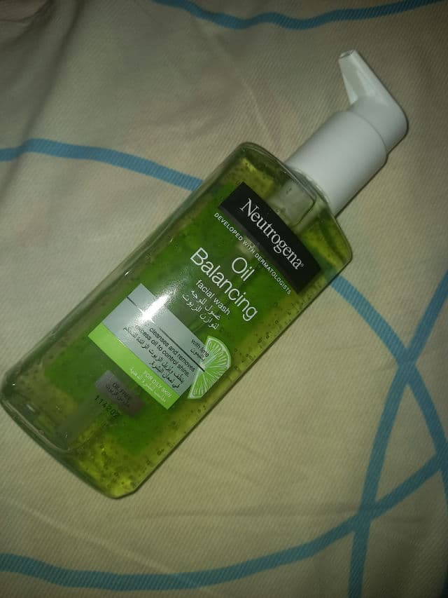 Neutrogena Oil Balancing Facial Wash review photo by sarrahali