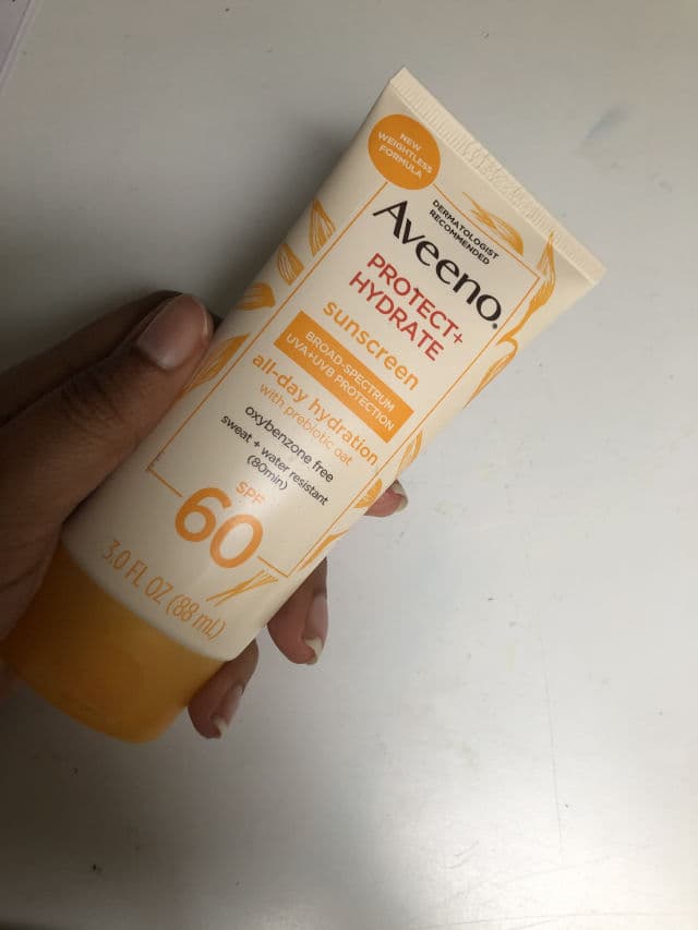 Aveeno Protect & Hydrate Lotion Sunscreen with Broad Spectrum SPF50 for Face review photo by scd97