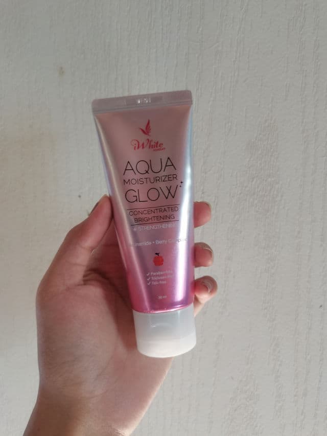 iWhite Korea Aqua Moisturizer Glow Power Brightening review photo by selenearinna