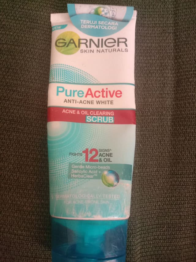 Garnier Pure Active Anti-Acne White Acne & Oil Cleansing Foam review photo by mrs.elsyahskincare