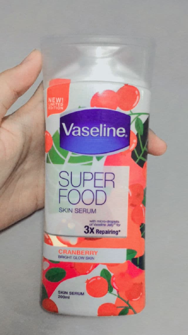Vaseline Superfood Skin Serum - Cranberry review photo by septiaa