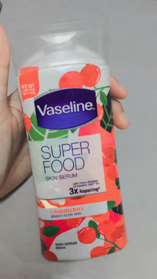 Vaseline Superfood Skin Serum - Cranberry review photo by septiaa
