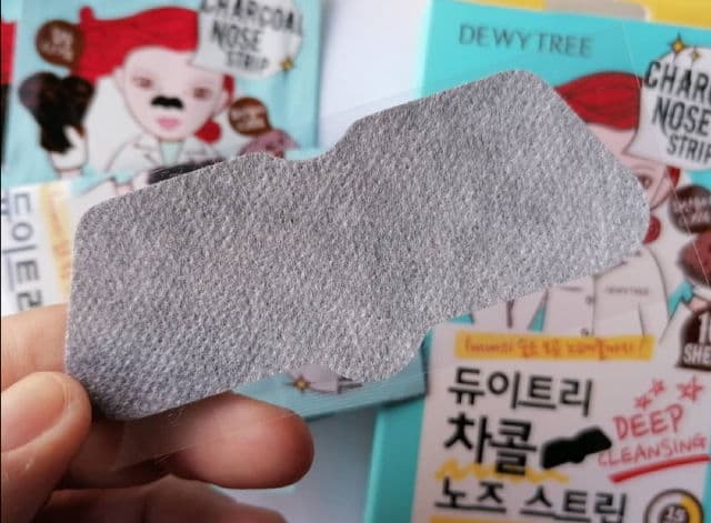 DEWYTREE Charcoal Nose Strip with Volcanic Ash review photo by serenass98