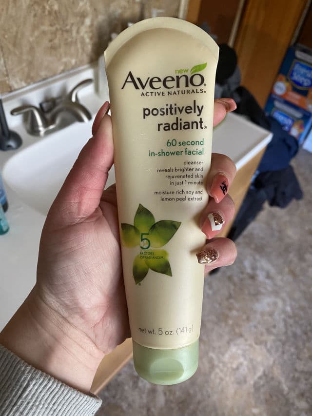 Aveeno Positively Radiant 60 Second In-Shower Facial review photo by shalynamber