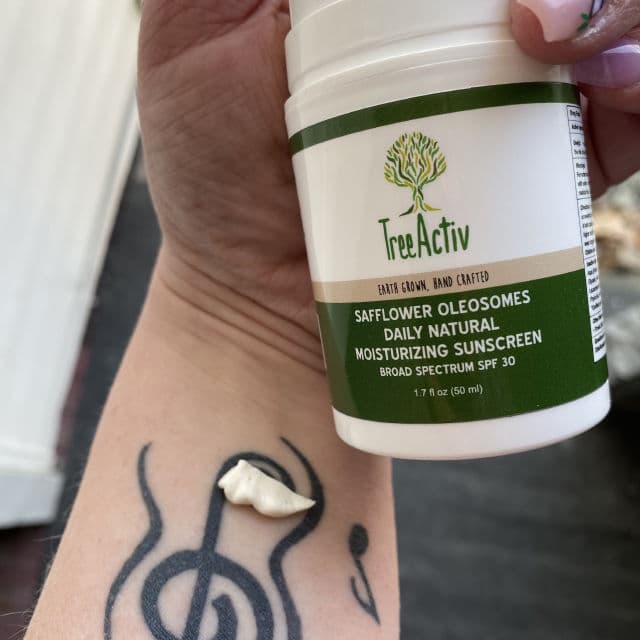 Treeactiv Safflower Oleosomes Daily Natural Moisturizing Sunscreen SPF 30 review photo by shalynamber