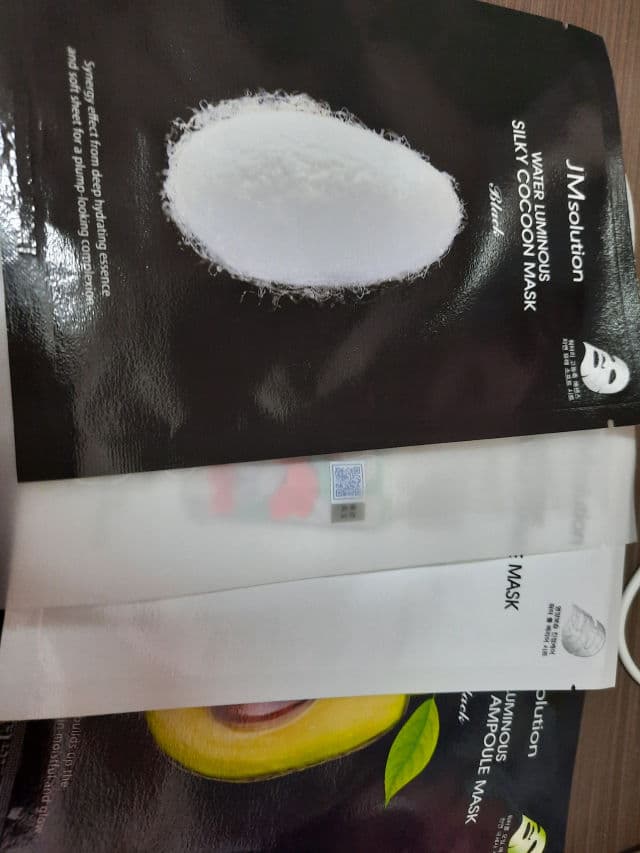 JMsolution Water Luminous Silky Cocoon Mask Black review photo by sheananan