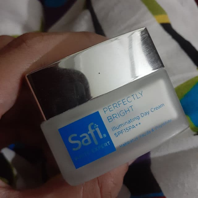 Safi White Expert: Illuminating Day Cream SPF 15 PA++ review photo by shintadwia