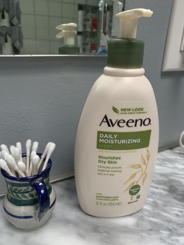 Aveeno Daily Moisturizing Lotion, Fragrance-Free review photo by sirsphere