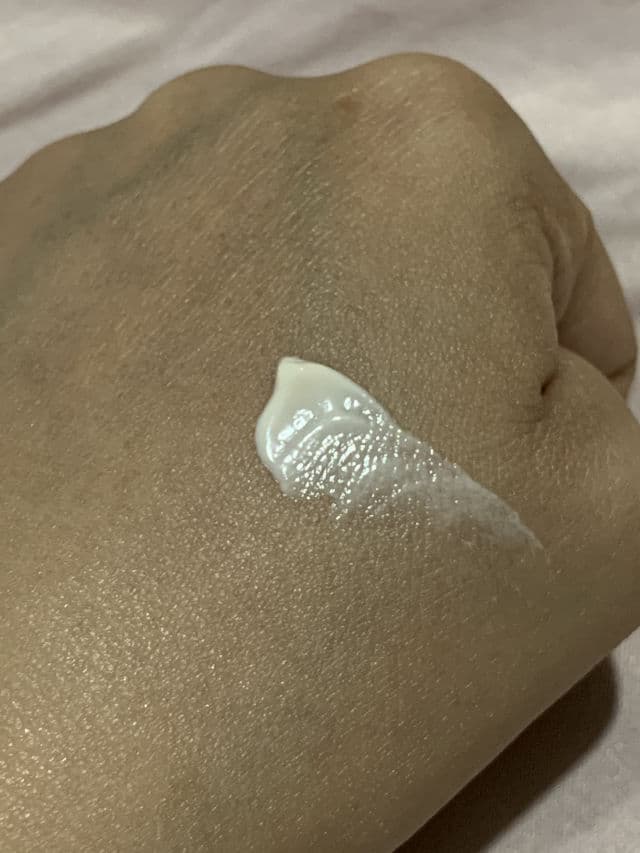 Olay Natural White Light w​/​ UV Protection Whitening Cream review photo by skincarebychin