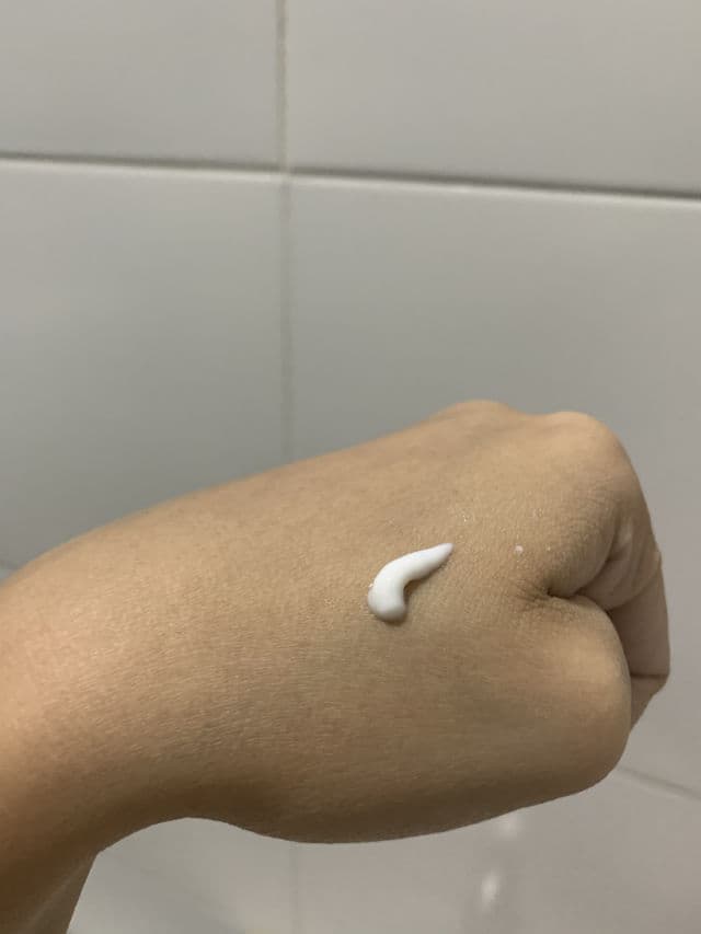 Vaseline Healthy White SPF 24 review photo by skincarebychin