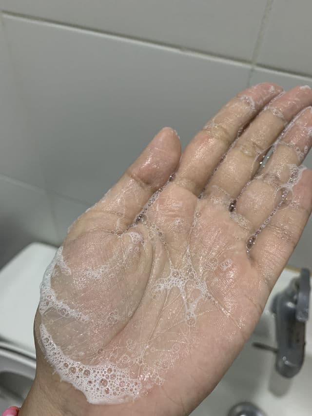 Fresh Formula Milky Glow Illuminating Facial Wash review photo by skincarebychin