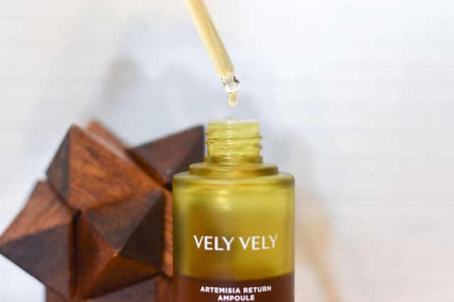 Vely Vely Artemisia Return Ampoule review photo by skincareinhawaii