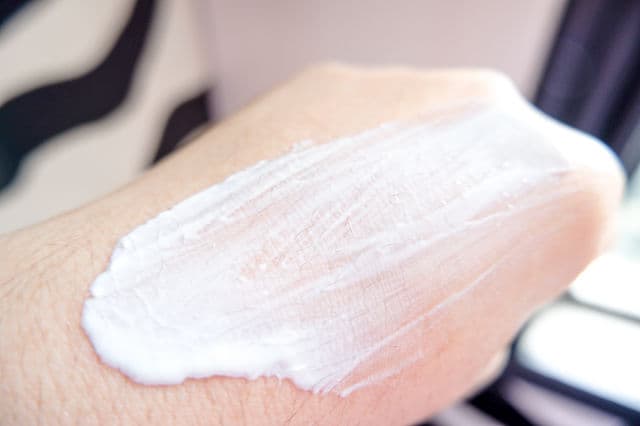 Biore Sarasara UV Nobinobi Carefree Kids Milk Sunscreen SPF50+/PA++++ review photo by skincarejana