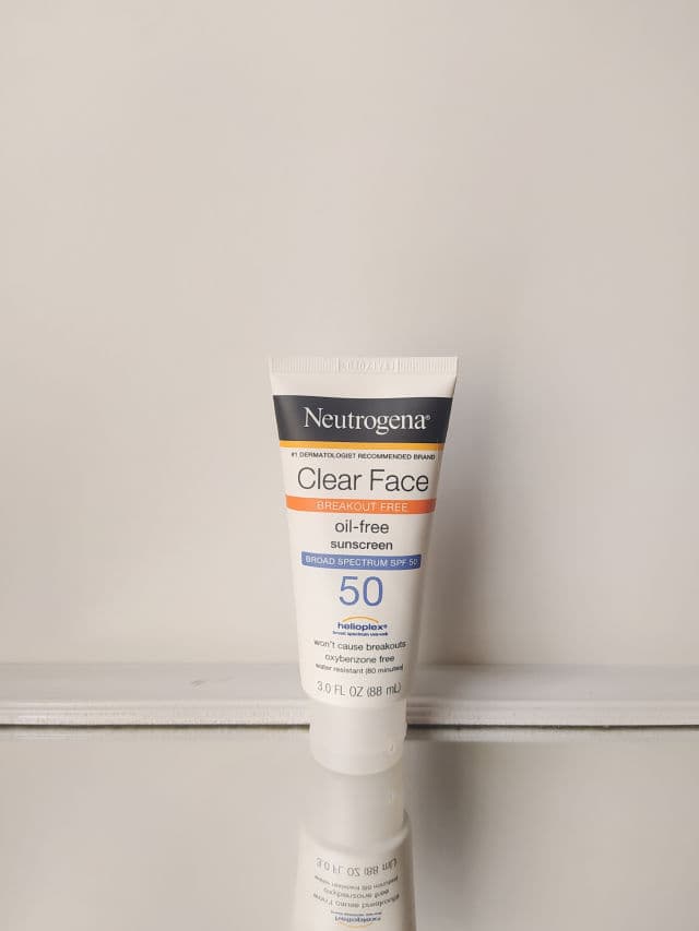 Neutrogena Clear Face Break-Out Free Liquid Lotion Sunscreen Broad Spectrum SPF 50 review photo by skincarethirst