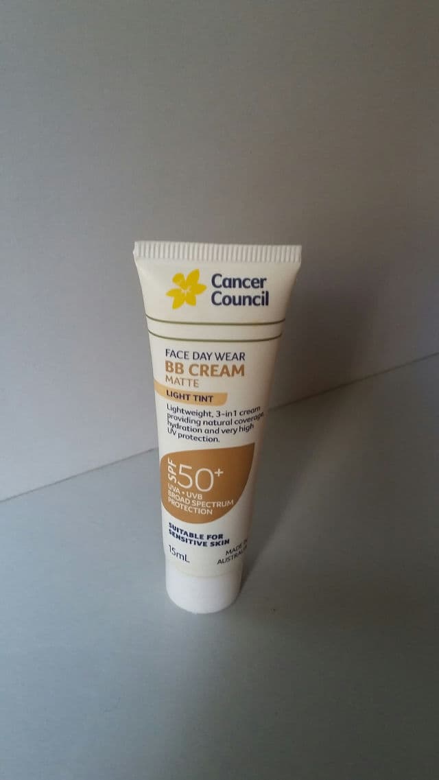 Cancer Council Daywear BB Cream Matte Tinted SPF50+ review photo by skincarewmelih