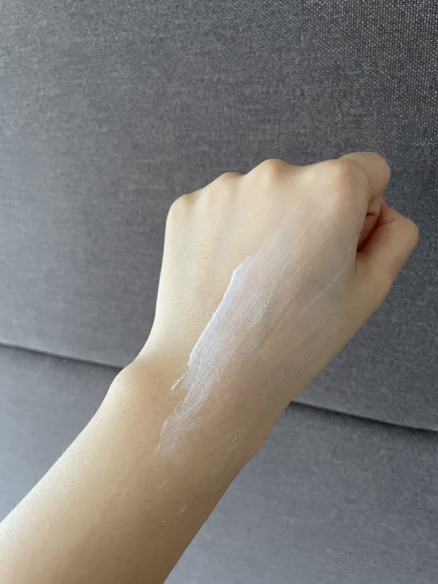 Biore Sarasara UV Nobinobi Carefree Kids Milk Sunscreen SPF50+/PA++++ review photo by skincat