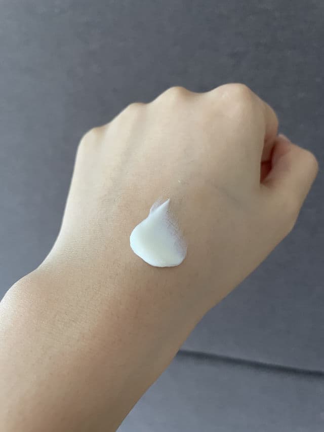 Biore Sarasara UV Nobinobi Carefree Kids Milk Sunscreen SPF50+/PA++++ review photo by skincat