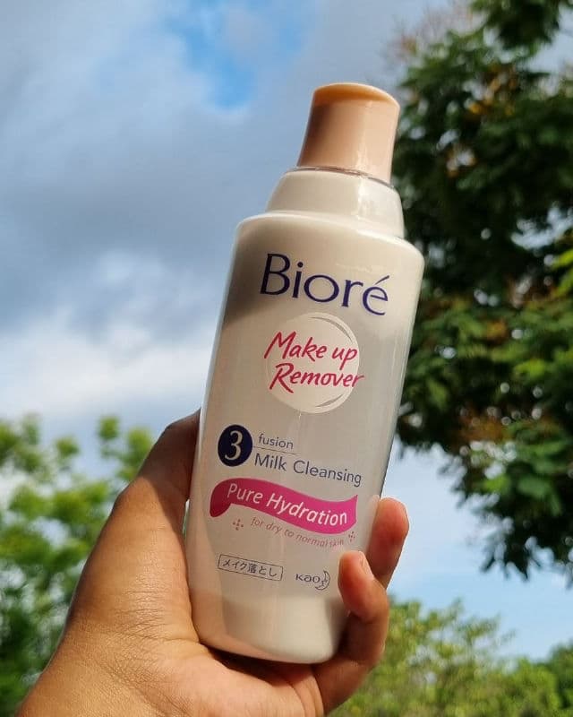 Biore 3 Fusion Milk Cleansing Makeup Remover (Airy Fresh) review photo by skinchelinguide