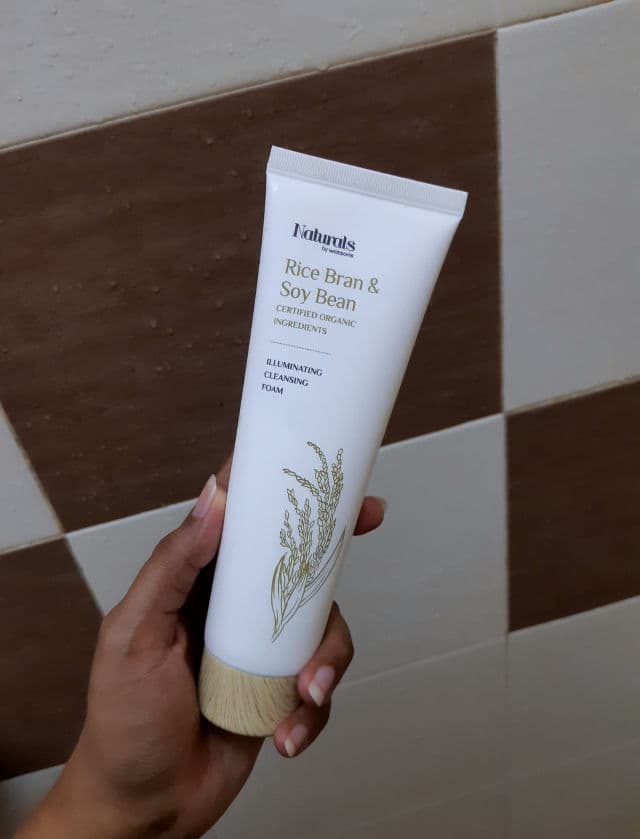 Naturals by Watsons Rice Bran & Soy Bean Illuminating Cleansing Scrub review photo by skinchelinguide