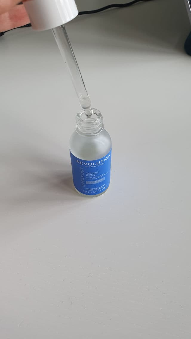 Revolution Beauty BREAKOUT - 2% Salicylic and Fruit Enzymes Serum review photo by skinference