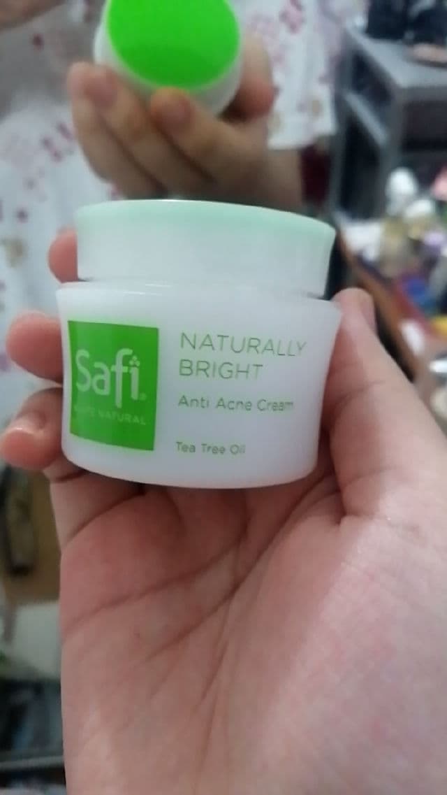 Safi White Natural Anti Acne Cream Tea Tree review photo by skininsecurity