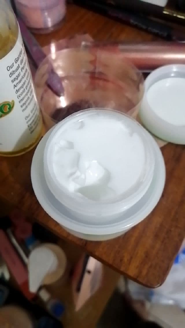 Safi White Natural Anti Acne Cream Tea Tree review photo by skininsecurity