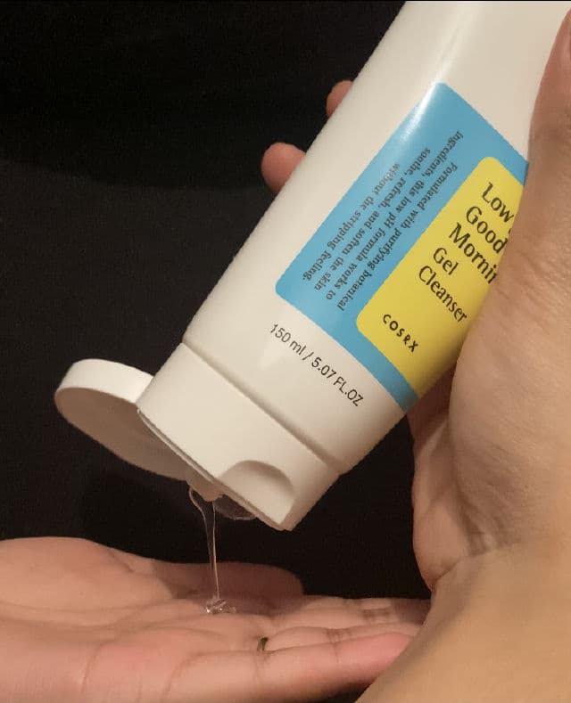 COSRX Low pH Good Morning Gel Cleanser review photo by skinwithnaz