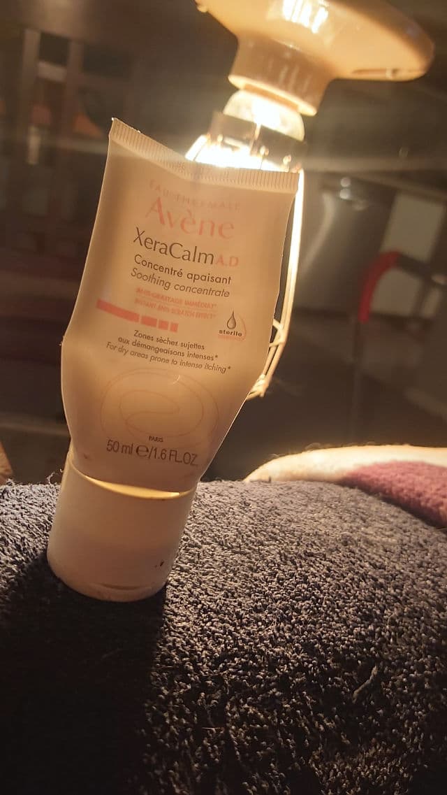 Avene XeraCalm A.D Soothing Concentrate review photo by smelliemellies