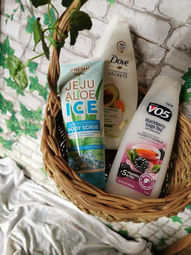 Dove Invigorating Ritual Body Wash - Avocado Oil and Calendula review photo by sparklesandnargles